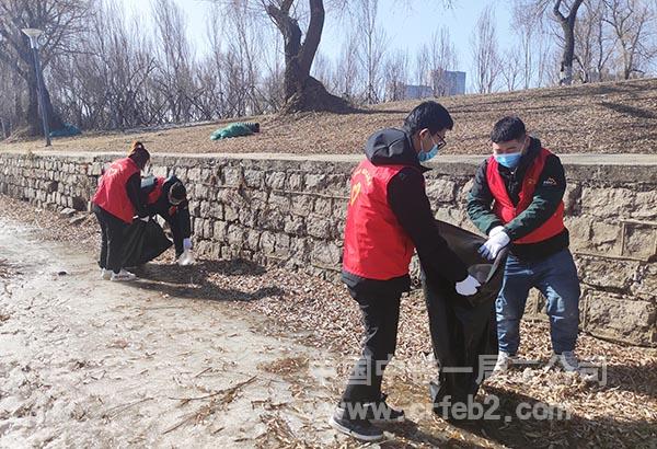 长春地铁五号线九工区项目组织垃圾清理